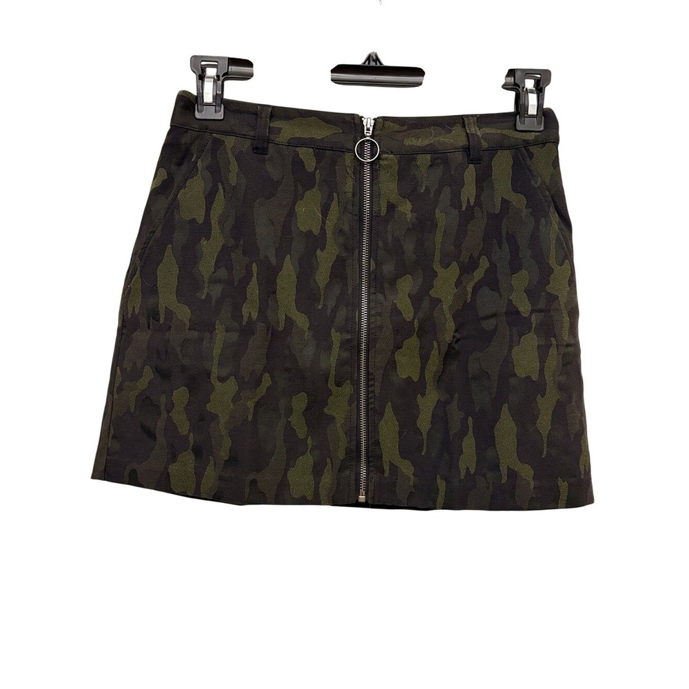 Forever 21 Olive Green & Black Camo Front-Zip Mini Skirt Size 29 (8)